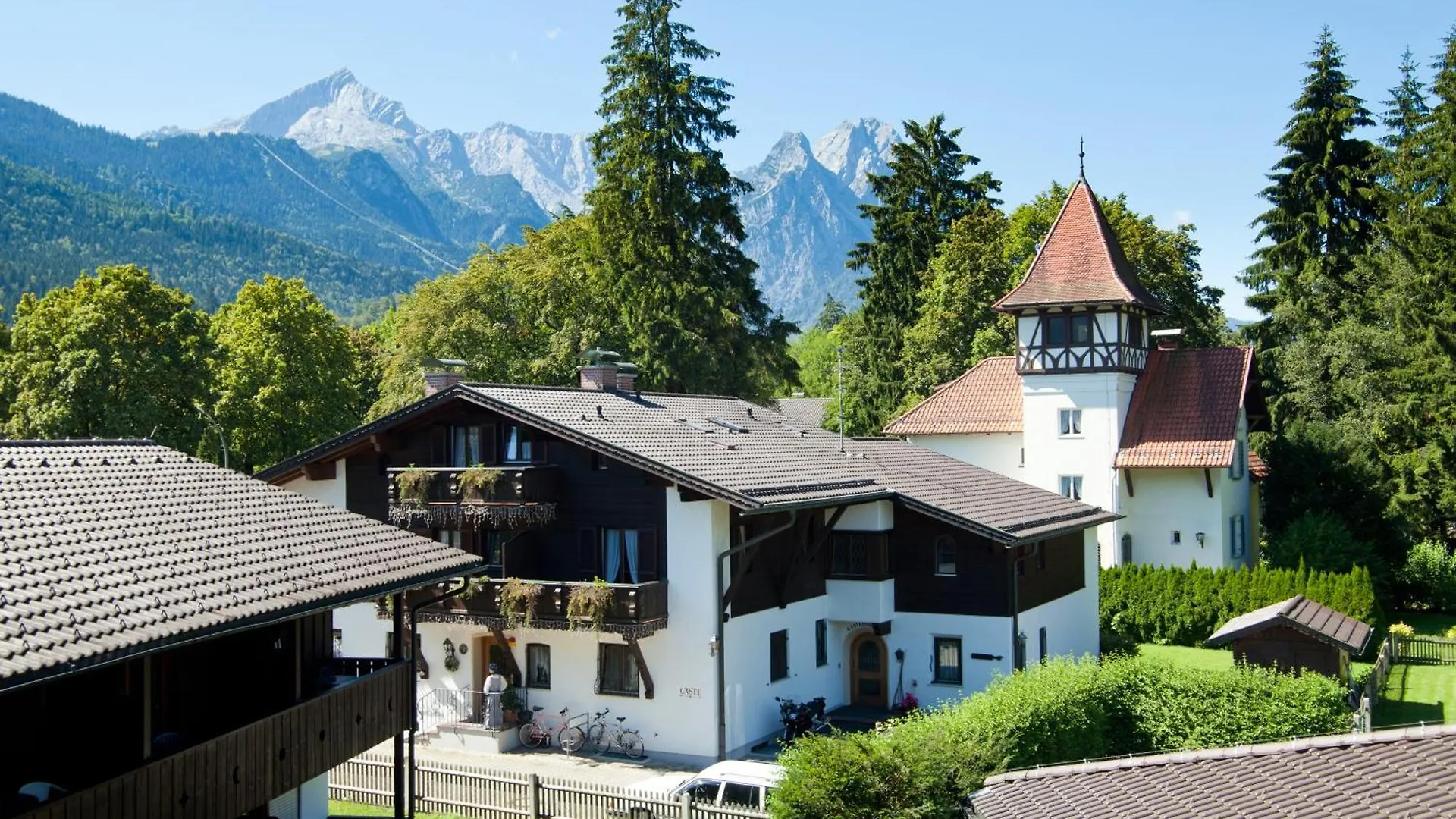 7 Zentrale Hotels nahe der Neuapostolischen Kirche Garmisch-Partenkirchen